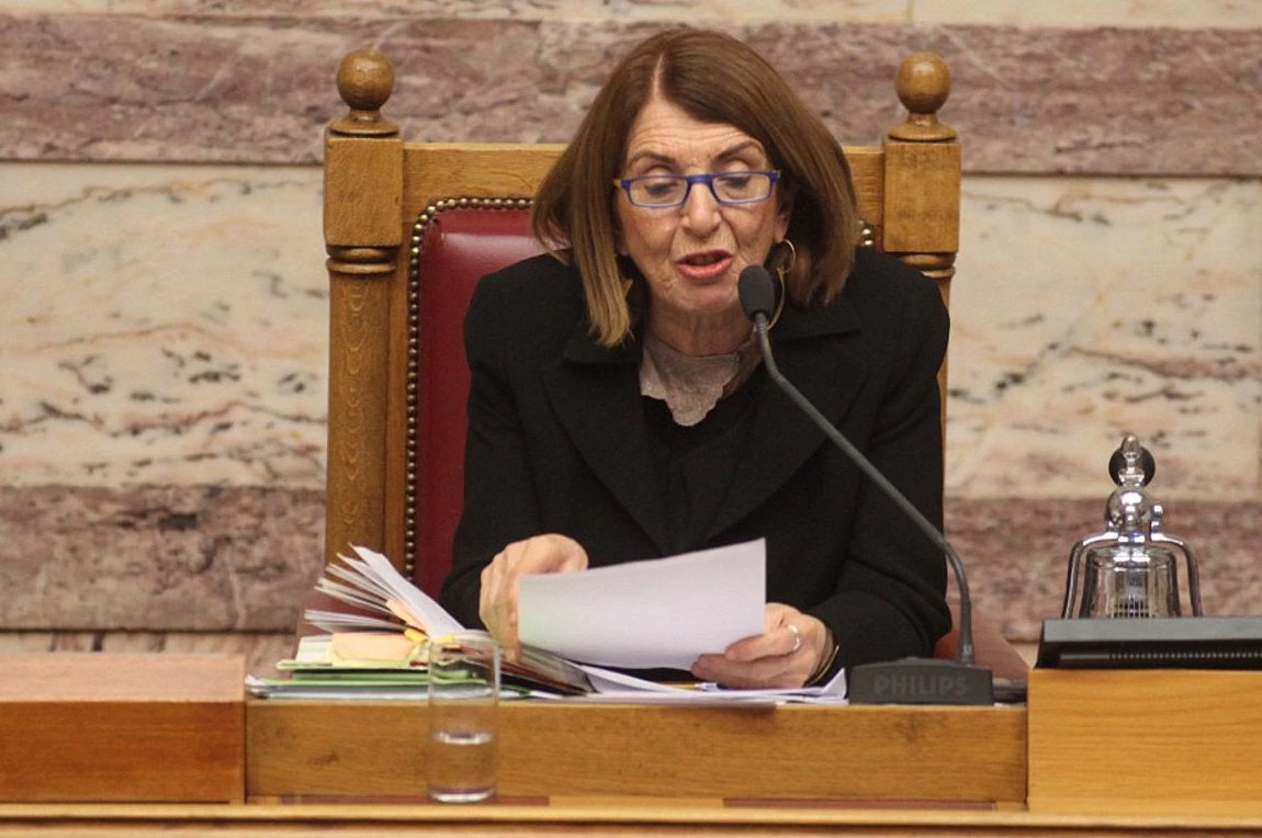 Προκλητική η Τασία Χριστοδουλοπούλου στη Βουλή: Αηδίες και επιστροφή στον προηγούμενο αιώνα τα περί Βορείου Ηπείρου